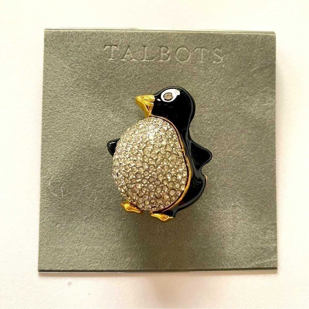 Talbots Penguin Brooch in Black Enamel with Rhinestones. Super cute! NWT